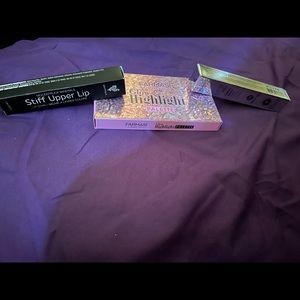 Lip plumper bronzer pallet and lip stick